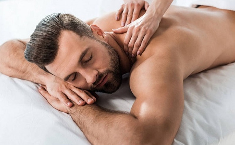 Massage giảm stress cùng tinh dầu tại An Tâm