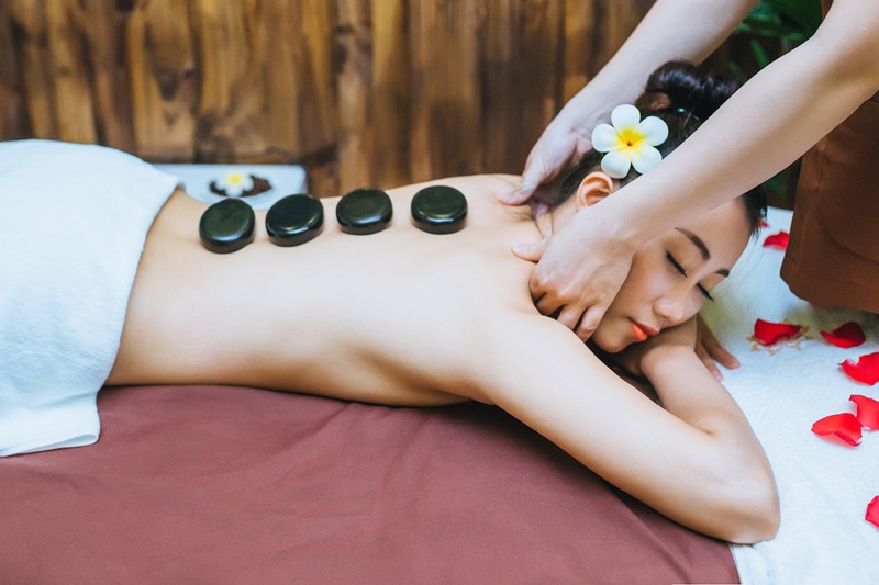 Trải nghiệm dịch vụ massage đá nóng tại tẩm quất người mù An Tâm 